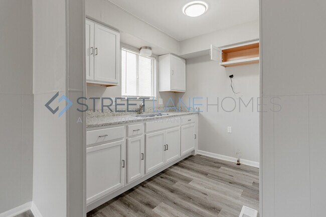 Foto del edificio - NOW OFFERING $250 OFF FIRST FULL MONTH IF ...