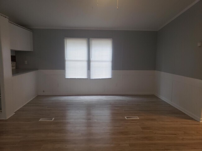 Building Photo - 1654 Jersey Dr