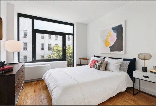 Building Photo - 247 N 7th St
