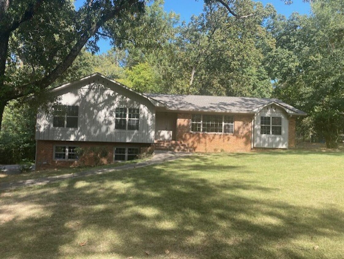 Foto principal - Large family home in Hoover
