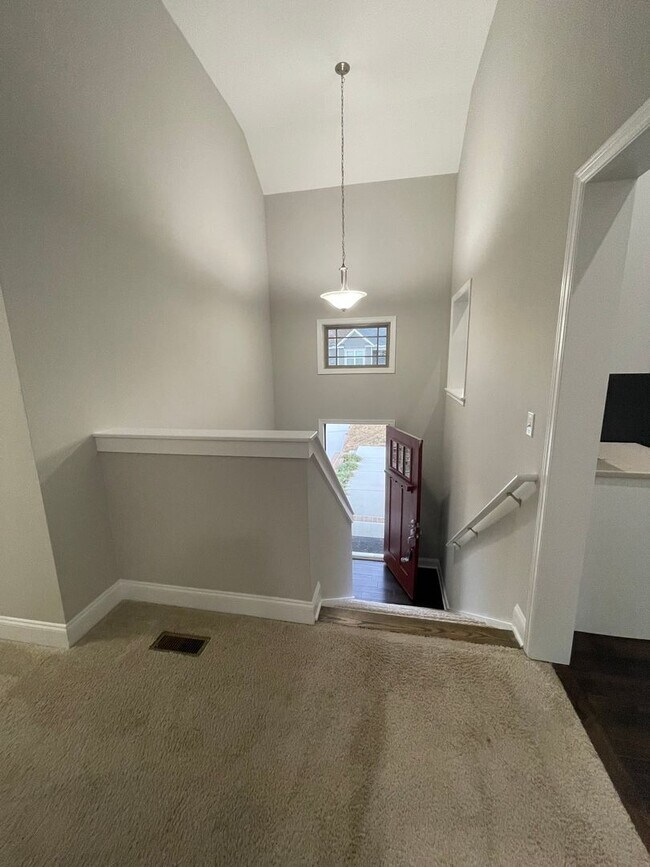 Building Photo - 4 Bedroom + Finished Basement Home for Ren...