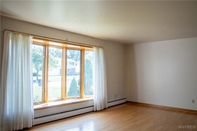Foto del edificio - 102 Brooklane Dr