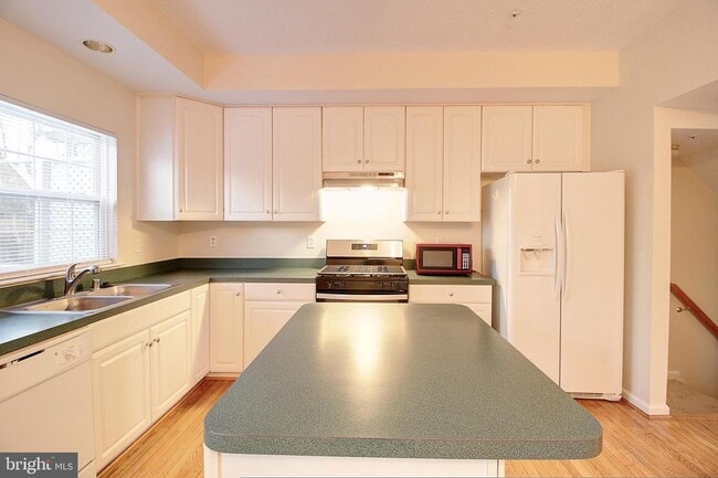 Building Photo - 9540 Bellhaven Ct