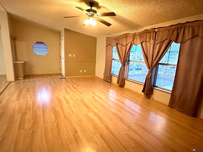 Foto del edificio - 12115 E 39th St