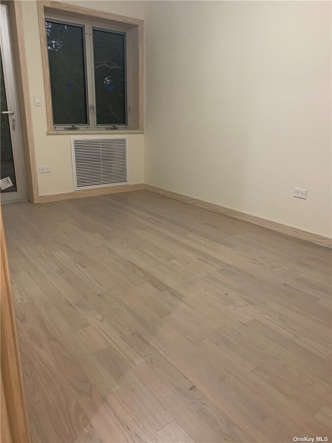 Foto del edificio - 87-12-87-58 58th Ave