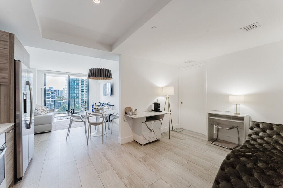 101 NE 34th St