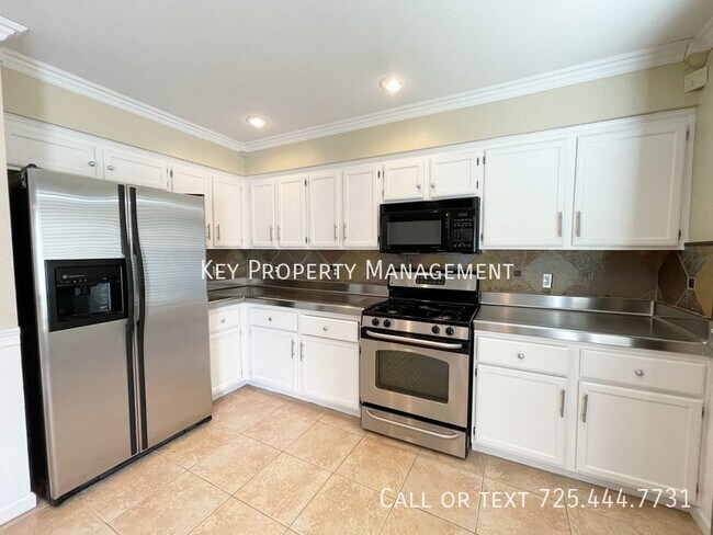 Building Photo - 4 BEDROOM 2.5 BATH 2 STORY HOME IN SUMMERLIN!