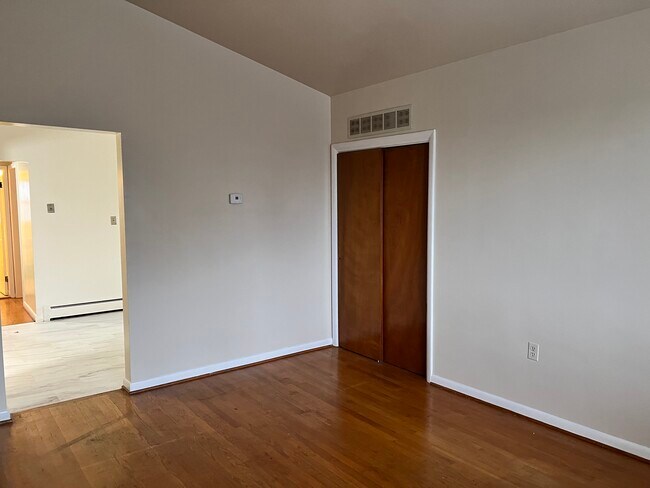 Building Photo - 6413-2 Ridgeview Ave