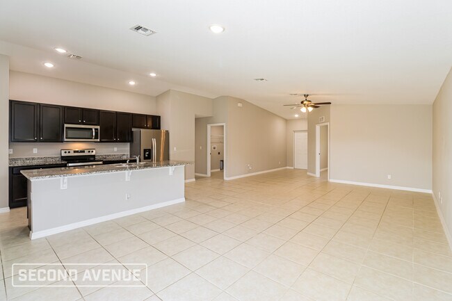 Foto del edificio - 3230 Bowline Ave