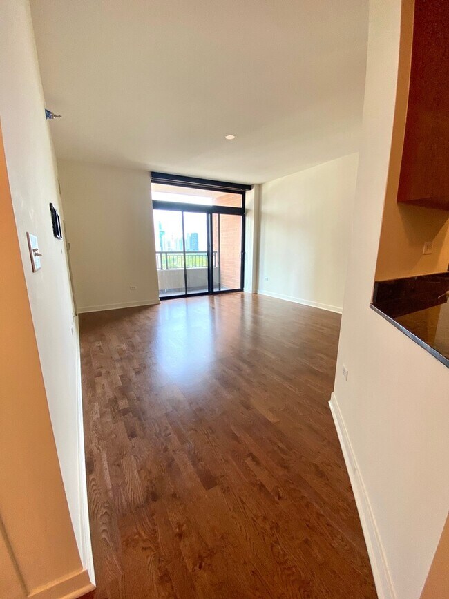 Foto del edificio - 1160 S Michigan Ave