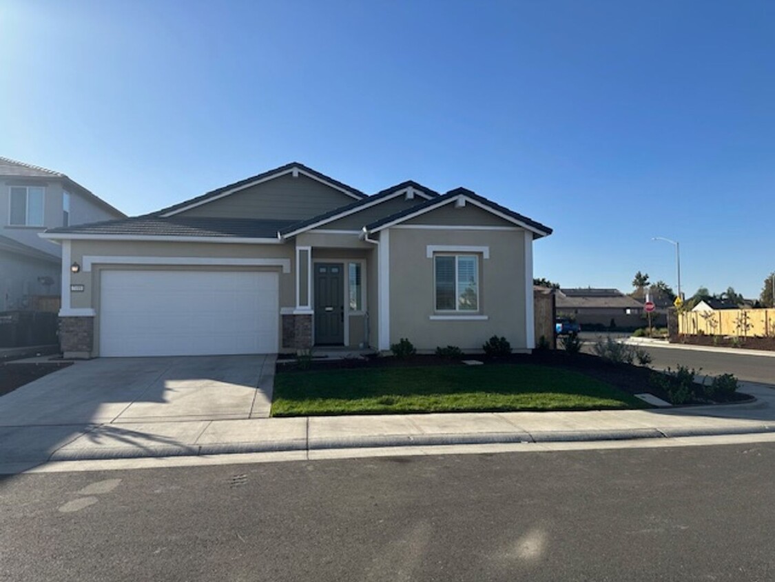 Foto principal - Brand New Lennar Home in Antelope For Rent...