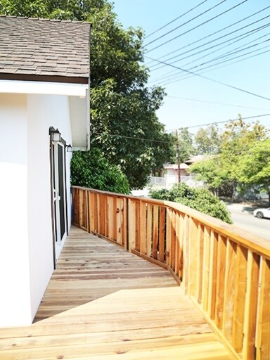 Cubierta lateral - 2011-2015 Echo Park Ave