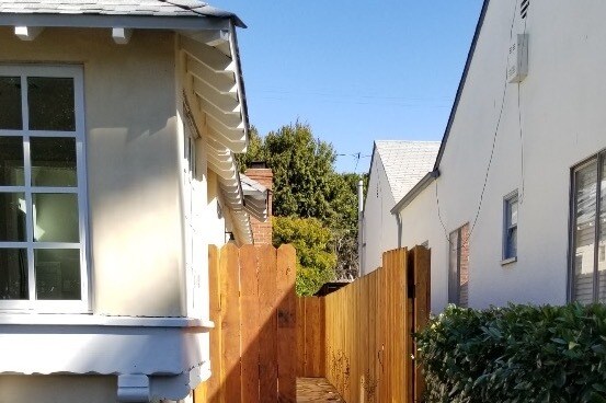 Private Entrance - 4154 Madison Ave