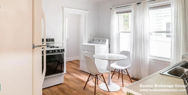 Building Photo - 122 Hillside St