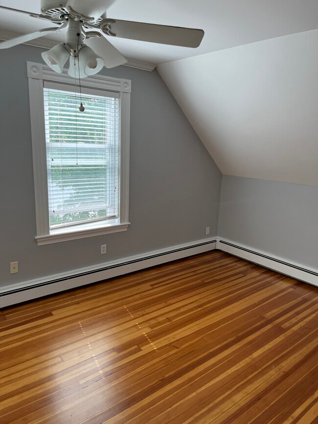 Building Photo - 127 Linden St