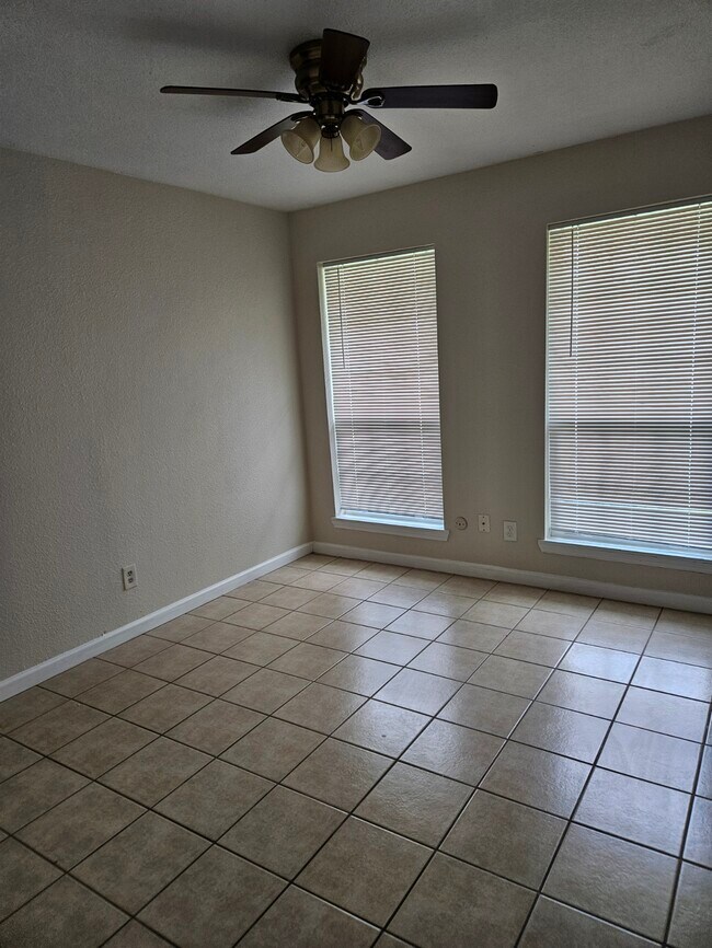 Foto del edificio - 611 Dewberry Dr