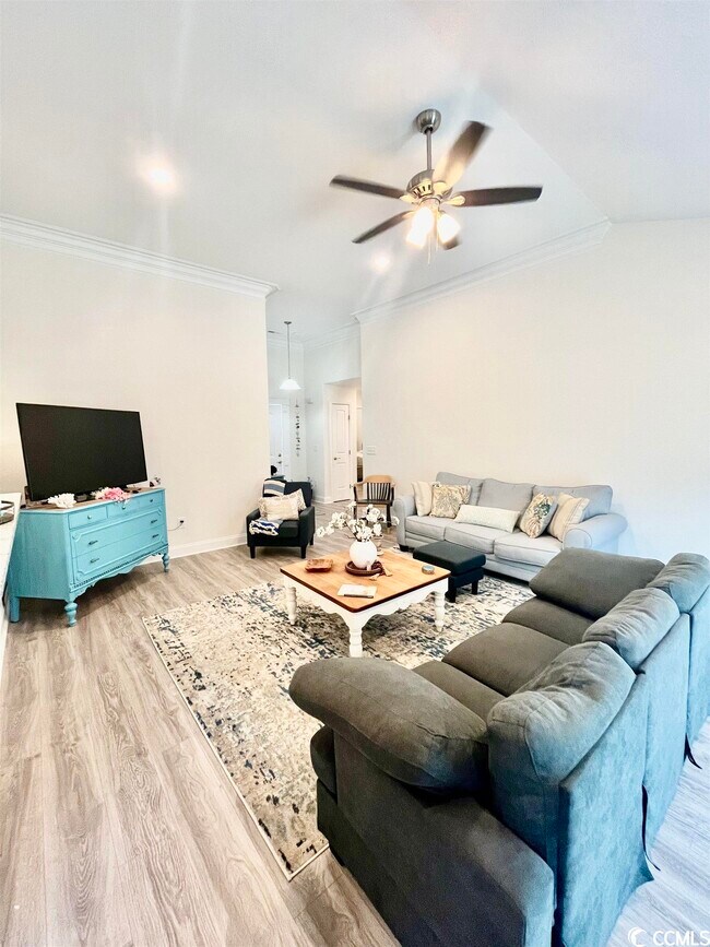 Foto del edificio - 328 Blue Rock Dr