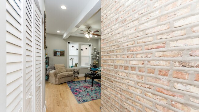 Foto del edificio - 3757 N Western Ave
