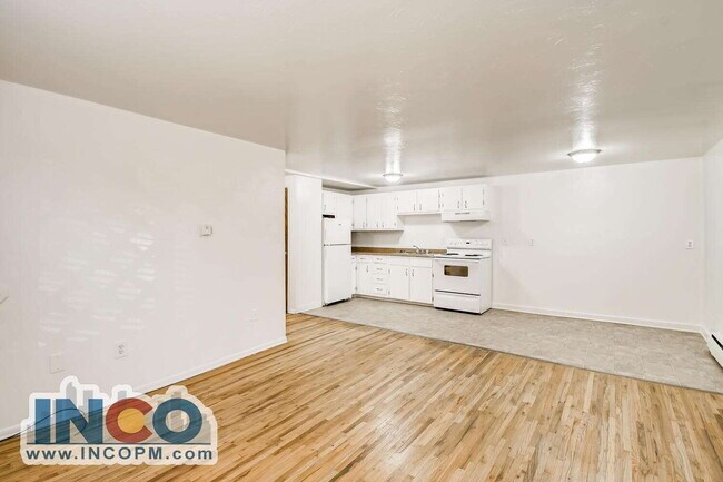 Building Photo - 5560 S Sherman St