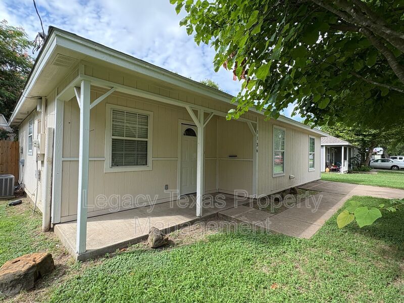 Foto principal - 1136 Alvarado St
