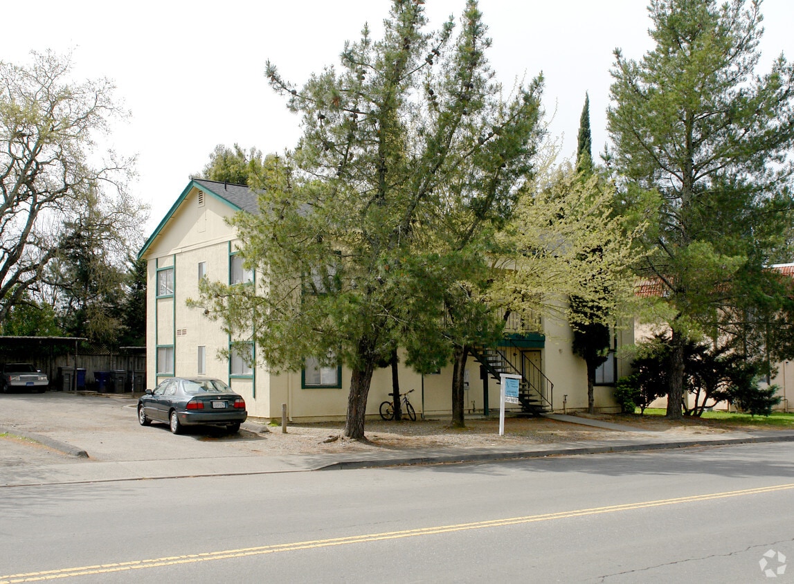 Building Photo - 408 March Ave