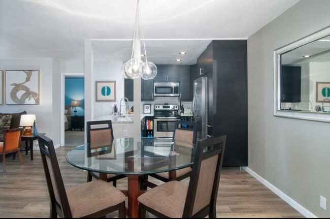 Building Photo - Spacious 2BR/2BA