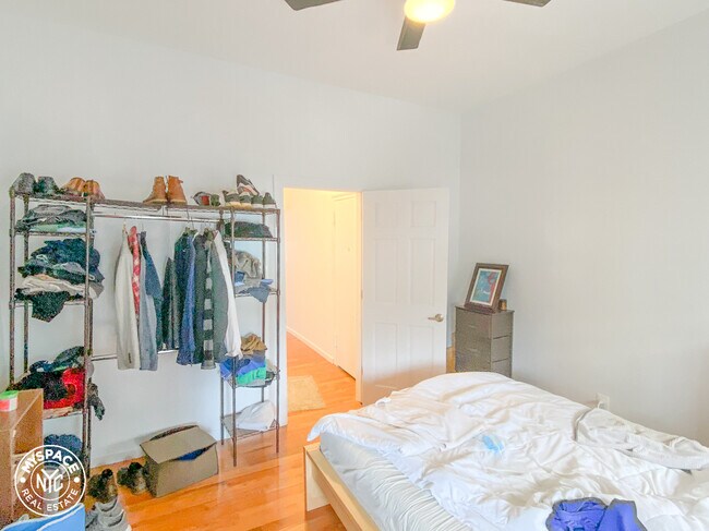 Foto del edificio - 642 Driggs Ave