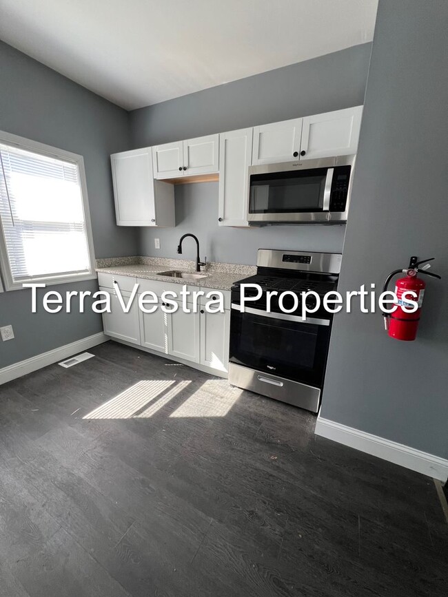 Building Photo - 40 Filmore St