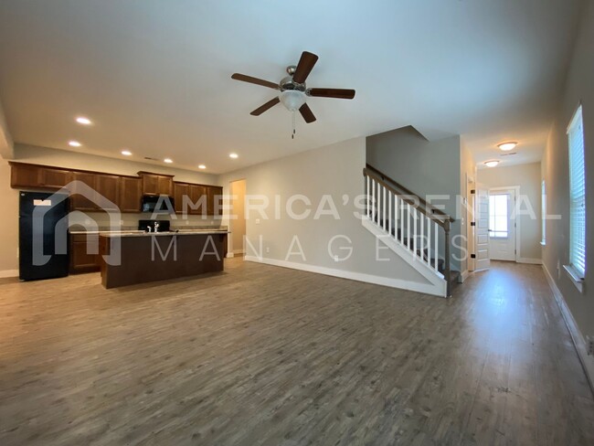 Foto del edificio - Townhome for rent in Gardendale!!! Availab...