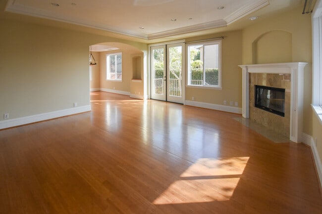 Living Room - 2212 Marshallfield Ln