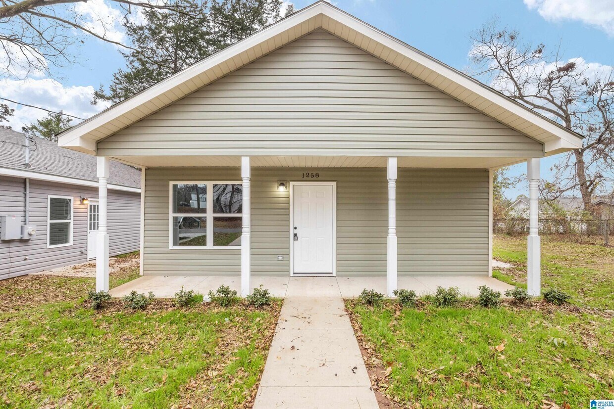 1254 Vivian St SW, Leeds, AL 35094 House Rental in Leeds, AL