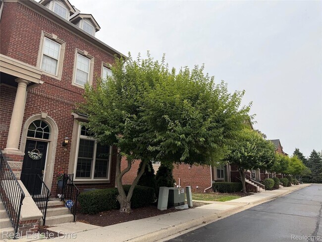 Foto del edificio - 29285 Glen Oaks Blvd E