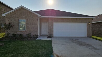 Building Photo - 10348 Rosegreen Ln