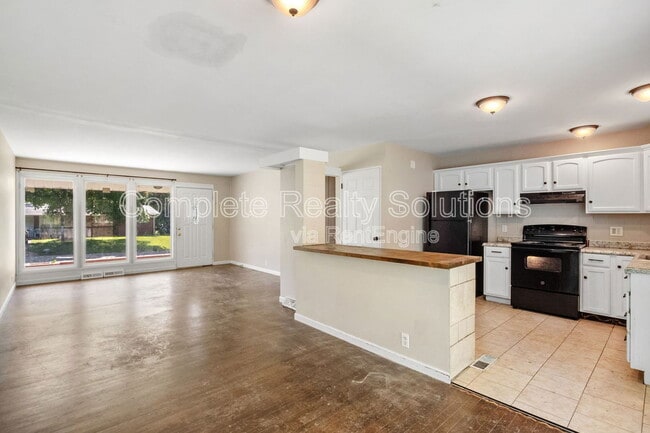 Building Photo - 10315 Monarch Dr