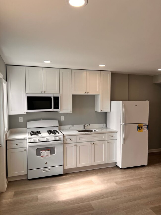 Foto del edificio - 3 BEDROOM TOWNHOME **VOUCHERS ONLY**