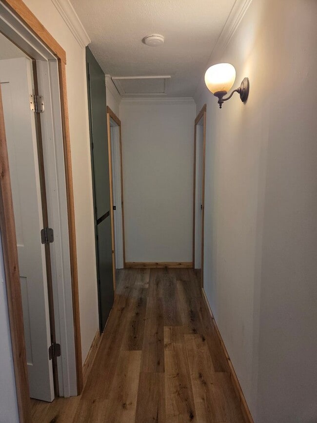 Building Photo - Comfortable Mountain Living in Twain Harte...