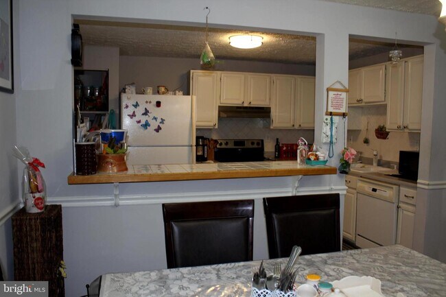 Foto del edificio - 8744 Newington Commons Rd