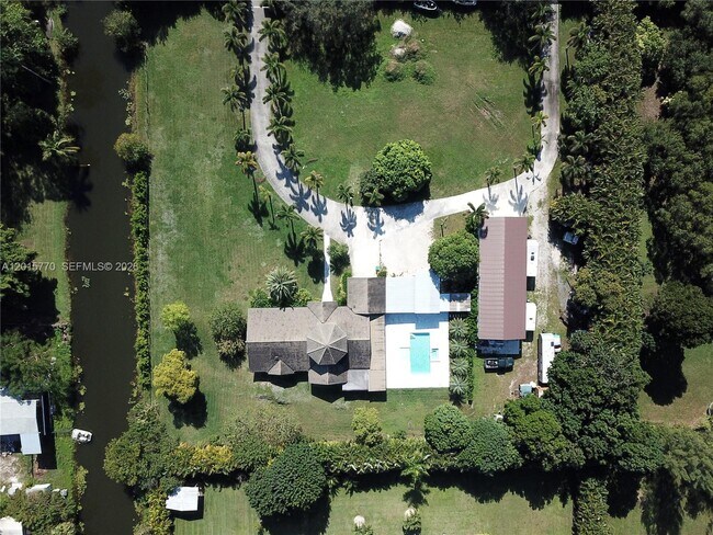 Foto del edificio - 18901 SW 50th St
