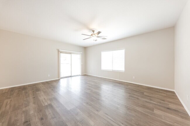 Building Photo - 13275 N Primrose St