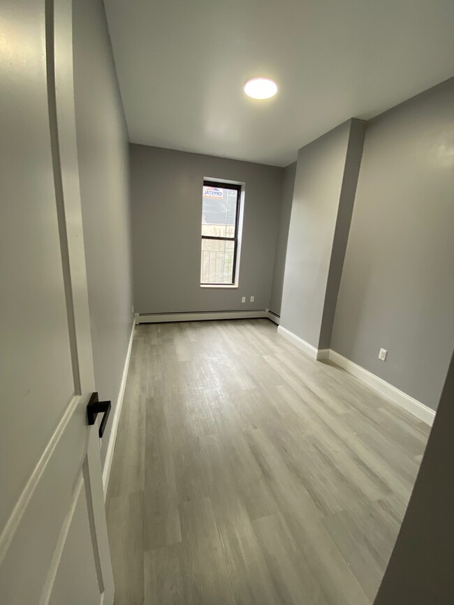 Building Photo - 677 Knickerbocker Ave