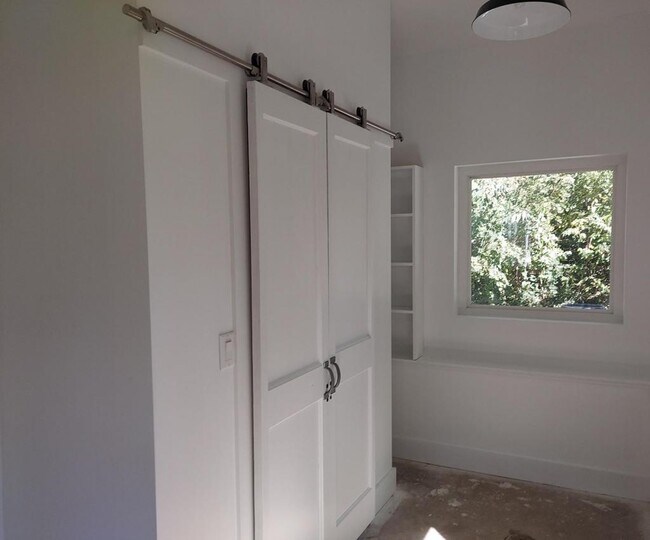 Building Photo - 12 Lockley Ave