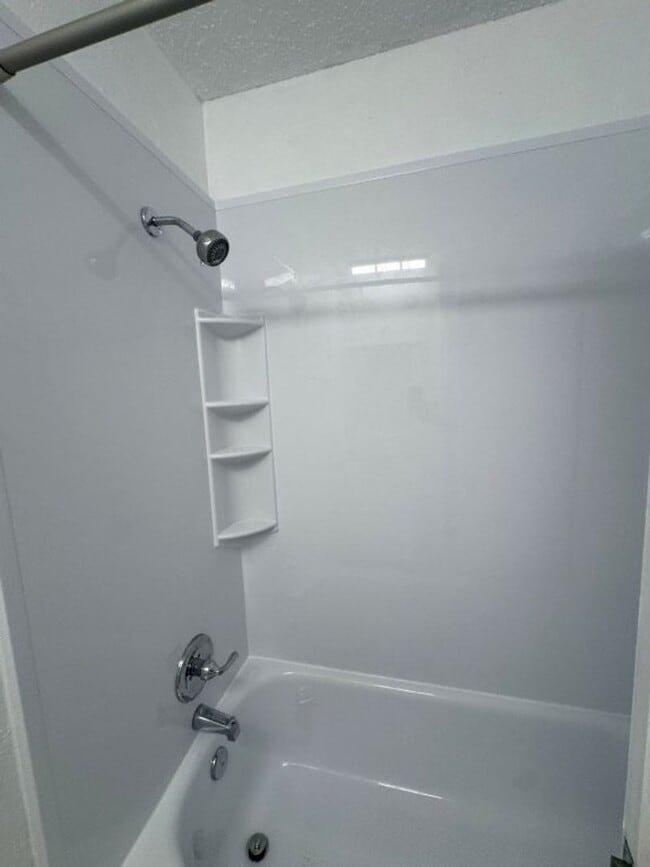 Photo - 3 bedroom, 2 bath 2 car garage home for re...