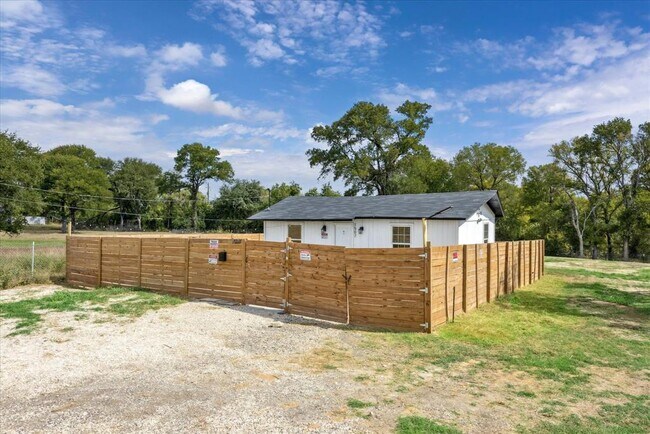 Foto del edificio - 1507 Bastrop Hwy