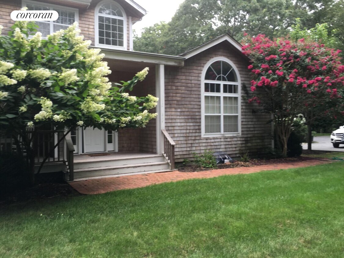 Primary Photo - 15 Briarcroft Dr