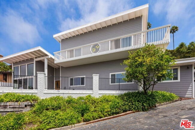 Foto del edificio - 1175 Las Pulgas Pl