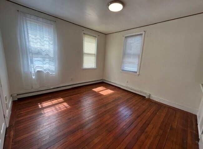 Building Photo - 42 Haverford St