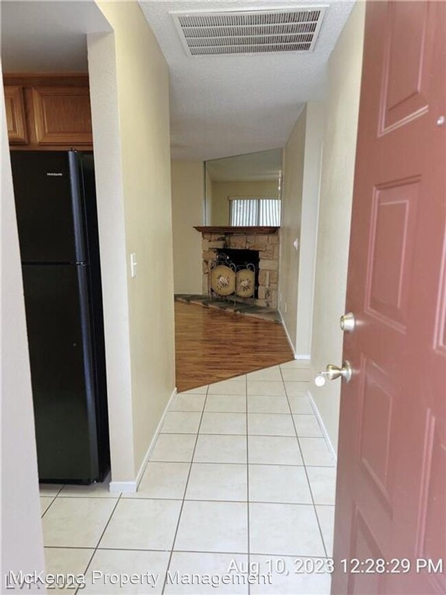 Building Photo - 2 br, 2 bath House - 3375 East Tompkins Av...