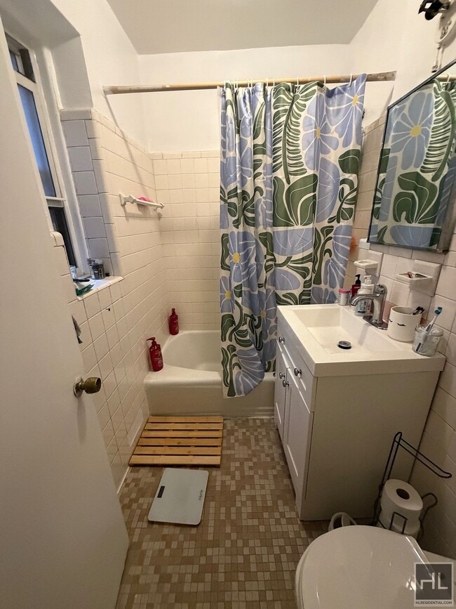 Building Photo - 326 W 83rd St