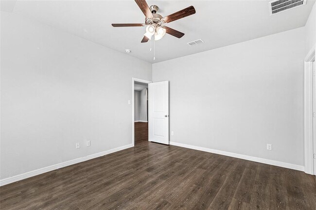 Building Photo - 132 LANGLEY Ln
