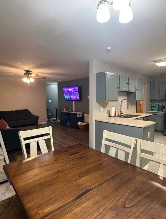 Foto del edificio - 123 Jacoby Rd